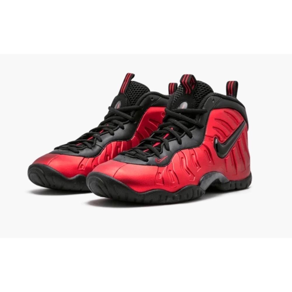 Nike Little Posite Pro GS in color University Red